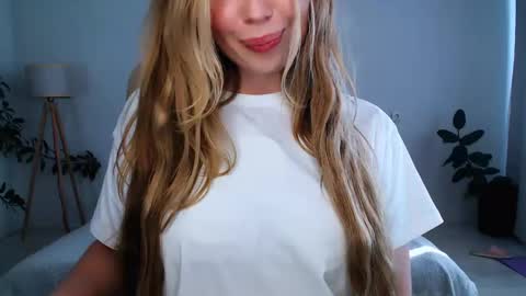 petitefleurx online show from March 5, 8:54 am