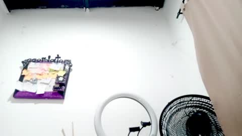 danna online show from November 4, 4:14 am