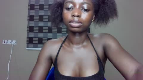 petitexxebony online show from July 17, 9:50 pm