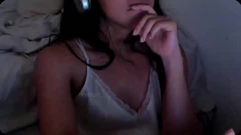 Snapshot of petitgirl_ chatting on February 25, 9:58 pm  J A S S  online show from February 25, 9:58 pm