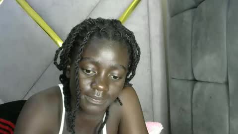 petitte_gyaal online show from November 21, 7:17 am