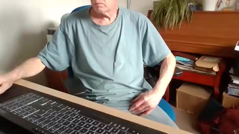 petitwilly online show from April 21, 11:39 am