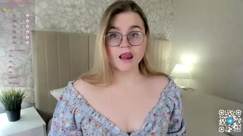 Mona online show from March 6, 5:11 pm