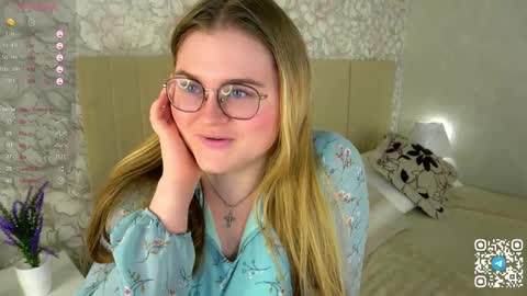 Mona online show from March 11, 9:15 pm