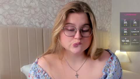 Mona online show from January 28, 5:24 pm