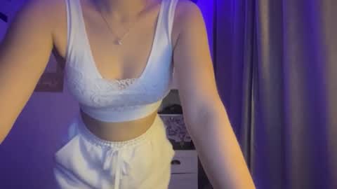 Snapshot of pettykyper chatting on October 21, 3:48 pm Katie online show from October 21, 3:48 pm