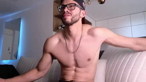 phantom_bigger1 online show from November 27, 4:47 pm