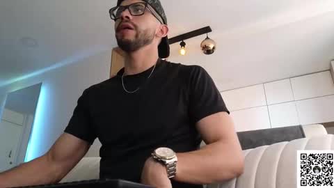 phantom_bigger1 online show from February 5, 8:01 pm