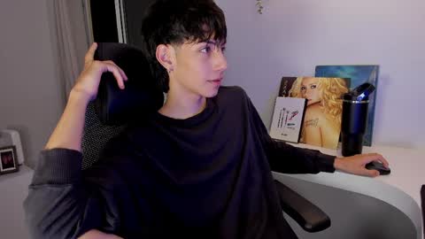 Phil.   INDEPENDENT MODEL online show from April 8, 3:31 am