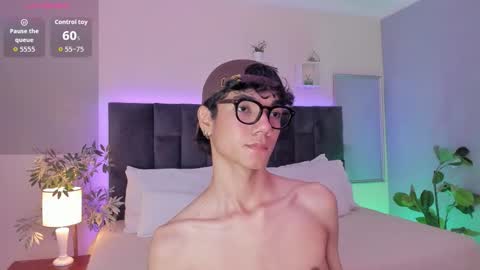 Phillip online show from December 19, 11:33 pm