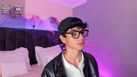 Phillip online show from October 21, 11:30 pm