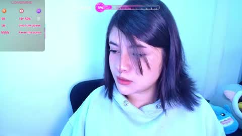 phylavell_ online show from August 7, 11:14 pm