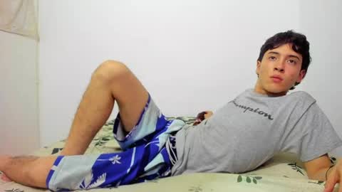 picaszomilos350 online show from April 5, 7:27 am