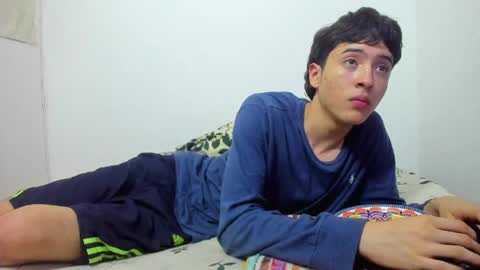 picaszomilos350 online show from April 3, 7:26 am