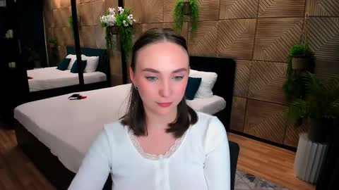 Emelie online show from October 6, 10:33 am