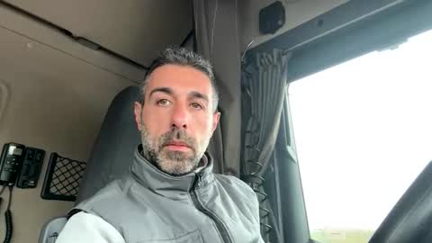 pierotu online show from April 1, 1:01 pm