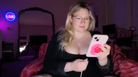 Piggy Rose online show from April 8, 1:19 am