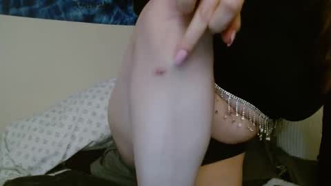 PilloGoddess online show from January 3, 8:21 am