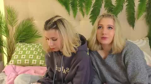 Snapshot of pinkadele chatting on September 27, 10:46 am Adele online show from September 27, 10:46 am