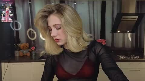 Snapshot of pinkadele chatting on February 12, 8:27 am Adele online show from February 12, 8:27 am