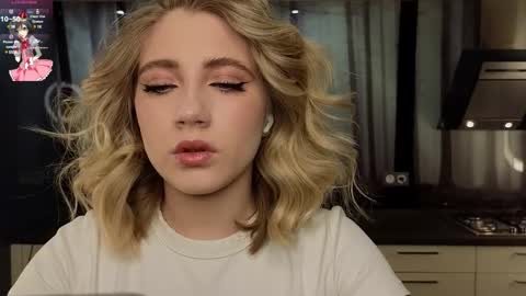 Snapshot of pinkadele chatting on February 18, 12:06 pm Adele online show from February 18, 12:06 pm