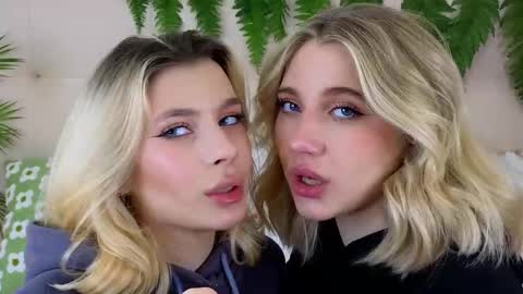 Snapshot of pinkadele chatting on October 14, 9:34 am Adele online show from October 14, 9:34 am