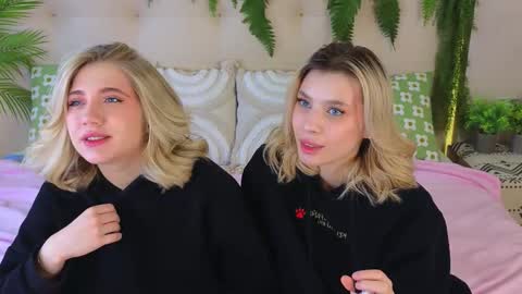 Snapshot of pinkadele chatting on October 20, 9:47 am Adele online show from October 20, 9:47 am