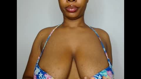 pinkxsugar online show from February 4, 11:30 pm