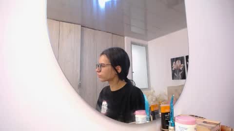 pinky_f00x online show from April 2, 7:32 pm