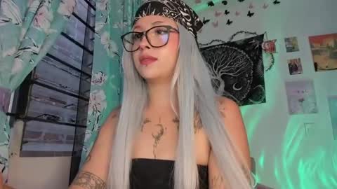 pinky_promiseex online show from June 30, 11:24 pm