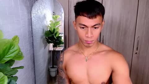 Snapshot of pinoymilker chatting on October 23, 4:36 am ethan online show from October 23, 4:36 am