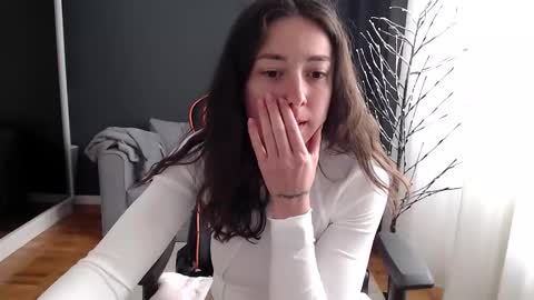 piscesgirl06 online show from May 8, 8:31 am
