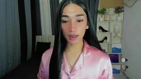 pixiedoll_ online show from February 21, 7:33 am