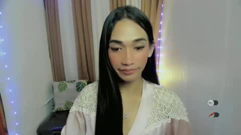 pixiedoll_ online show from January 13, 1:13 am