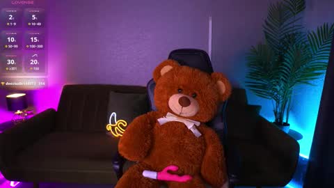 pixiepeachh online show from December 17, 3:19 pm