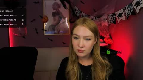 Snapshot of playful_sophie chatting on October 23, 5:14 pm Sophie online show from October 23, 5:14 pm