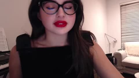 Mary online show from December 24, 8:05 pm