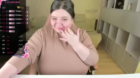 Snapshot of plum_pie__ chatting on October 19, 1:16 pm Alice online show from October 19, 1:16 pm