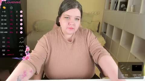 Snapshot of plum_pie__ chatting on October 5, 6:37 pm Alice online show from October 5, 6:37 pm