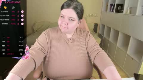 Snapshot of plum_pie__ chatting on October 12, 7:16 pm Alice online show from October 12, 7:16 pm