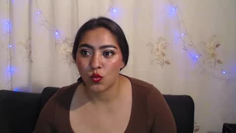 Snapshot of pocahontas_hall chatting on December 17, 11:28 am Lily online show from December 17, 11:28 am