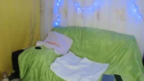 Snapshot of pocahontas_hall chatting on December 29, 12:09 am Lily online show from December 29, 12:09 am