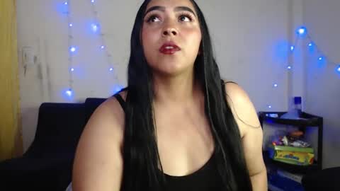 Snapshot of pocahontas_hall chatting on February 23, 2:29 am Lily online show from February 23, 2:29 am