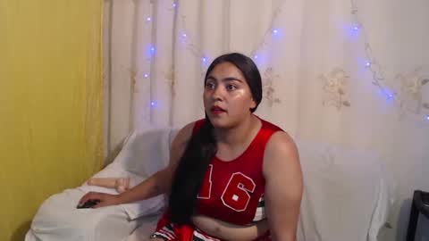 Snapshot of pocahontas_hall chatting on December 27, 12:07 am Lily online show from December 27, 12:07 am