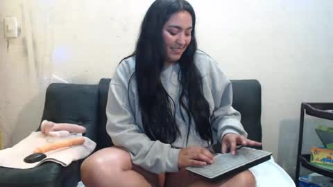 Snapshot of pocahontas_hall chatting on January 18, 7:59 am Lily online show from January 18, 7:59 am