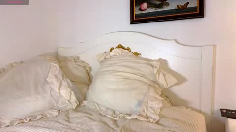 Snapshot of poison_girls chatting on October 12, 9:46 am Rose online show from October 12, 9:46 am