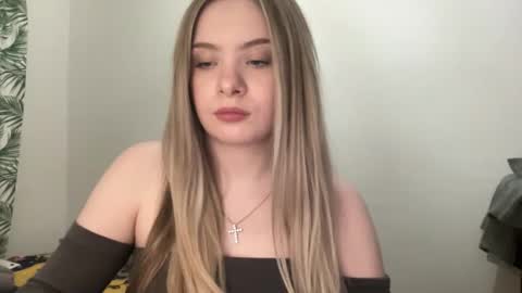 polishangel222 online show from March 6, 5:45 pm