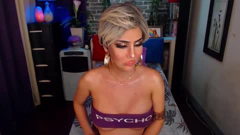 Snapshot of pornstardiva chatting on September 22, 1:10 am DivaGray online show from September 22, 1:10 am