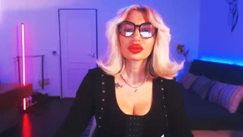 Victoria online show from December 30, 9:50 pm