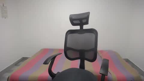 Plux online show from September 18, 7:07 pm